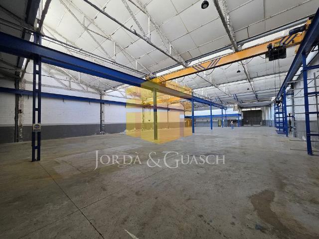 Nave industrial en alquiler en pasaje De Cels Busquets i Farrés, Cornellà de Llobregat, de 1.600 m² 2 habitaciones por 10.500