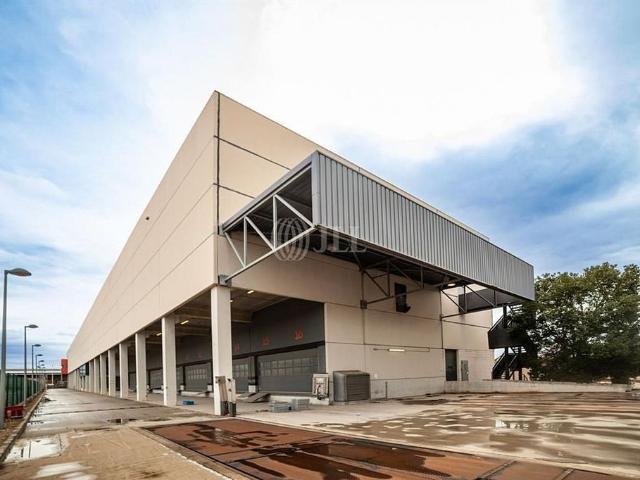 Nave industrial en alquiler en paseo De la Zona Franca, Barcelona, de 15.552 m² por 108.086