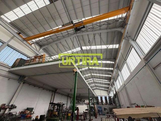 NAVE INDUSTRIAL EN ALQUILER EN TOLOSA – POLÍGONO ARZABALZA 1.500 m² | Edificio independiente | 12,30 13,80 m de altura | 3 Portones Tráiler | Puente Grúa 5 Tn | Campa de uso Privada