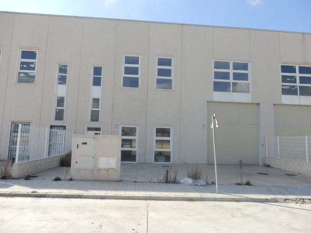 Nave industrial en Av de Albolleque, Chiloeches Guadalajara