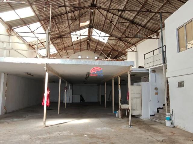 NAVE INDUSTRIAL EN BAJO VIAS