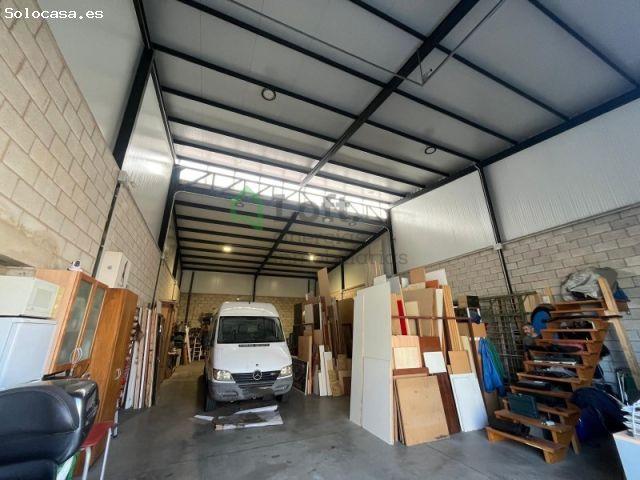 NAVE INDUSTRIAL EN BARRIADA DE LLERA