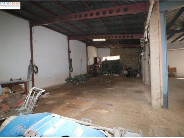 NAVE INDUSTRIAL EN LOS CORRALES DE UTIEL CON 493MTS