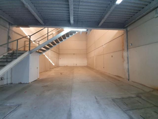 Nave Industrial en P.I. La Negrilla Sevilla