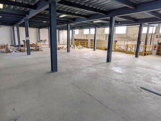 Nave industrial en polígono Candina, Santander