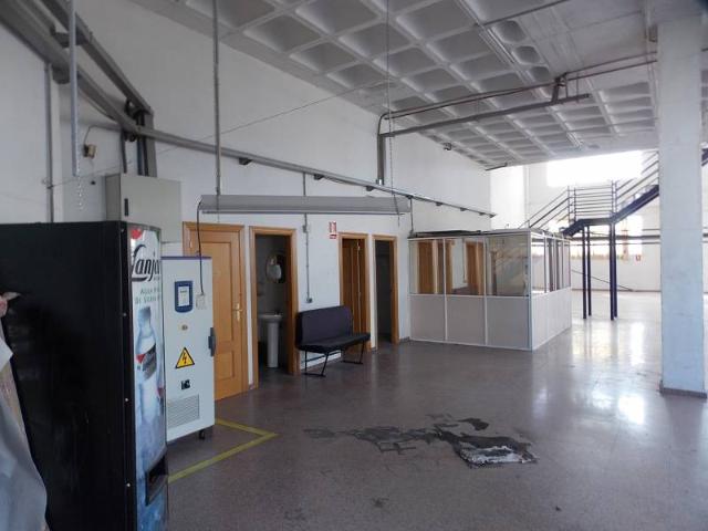 NAVE INDUSTRIAL EN POLIGONO DE PETRER EN ALQUILER