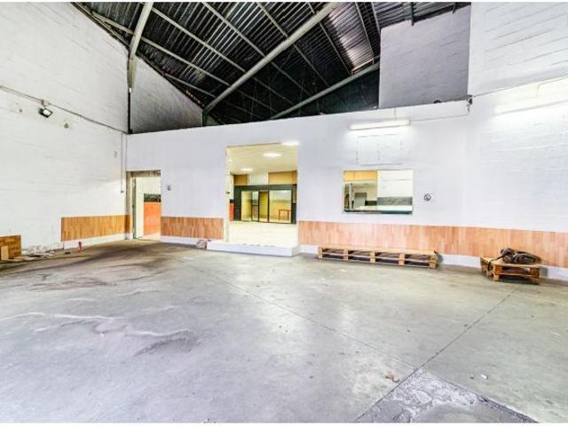 Nave industrial en poligono industrial Fadricas de 475 metros de parcela y 400 metros construidos