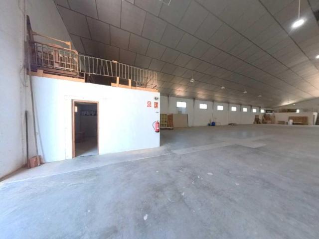 Nave industrial en poligono Pla de les Foques, 11