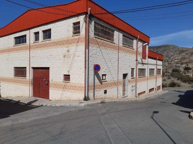 Nave Industrial, en planta baja y planta primera, proxima a la autovía A 31 Madrid Alicante