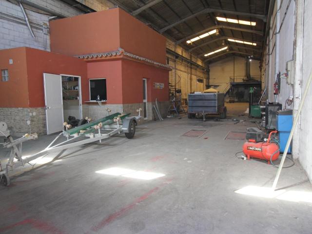Nave Industrial en Urbisur Chiclana 500 m2 con acceso para trailer