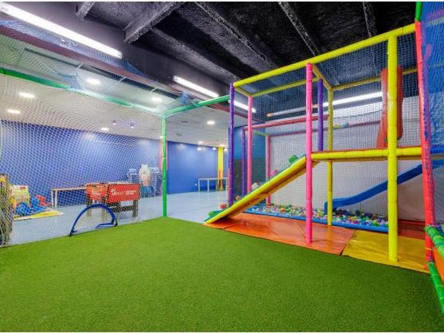 NAVE INDUSTRIAL EN VENTA CON NEGOCIO EN FUNCIONAMIENTO – PARQUE INFANTIL EN FUNCIONAMIENTO MÁLAGA
