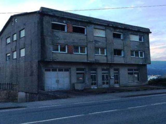 Nave Industrial en venta con 117 m2, 4 dormitorios en Cee Cee