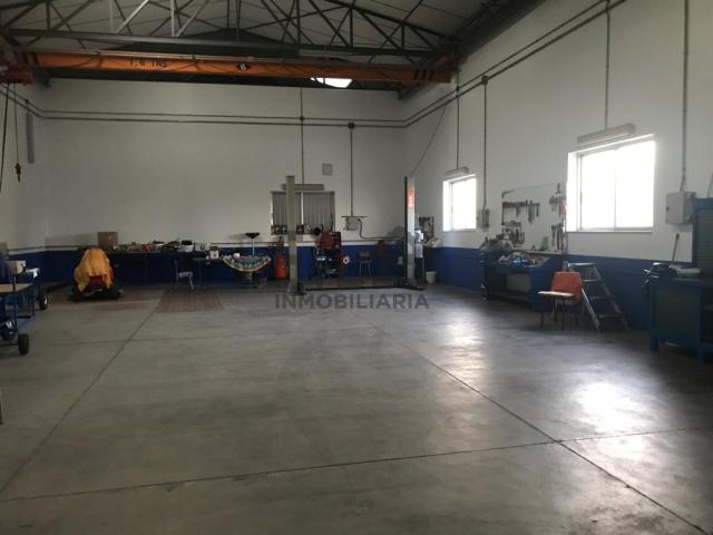 Nave Industrial en venta con 1200 m2, en A Merca