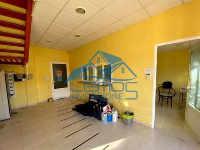 Nave Industrial en venta con 2911 m2, en Valdesamario