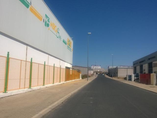 Nave Industrial en venta con 200 m2, en La Palma del Condado, ZONA COMERCIAL INDUSTRIAL