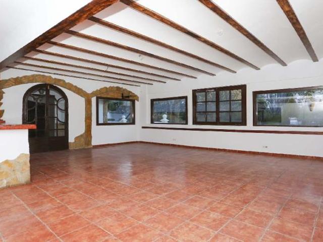 Nave Industrial en venta con 368 m2, 3 dormitorios en Losa del Obispo