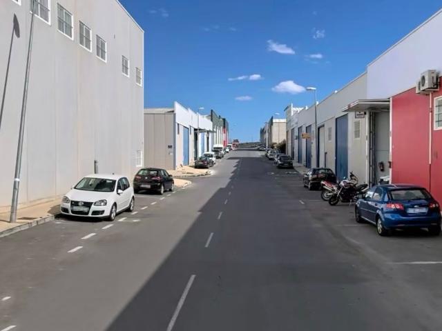 Nave Industrial en venta con 304 m2, en Viator
