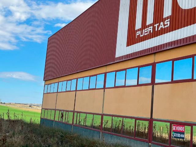 Nave Industrial en venta con 3132 m2, en Montalbo