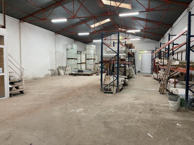Nave Industrial en venta con 400 m2, en Úbeda