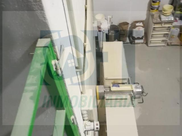 Nave Industrial en venta con 500 m2, 5 dormitorios en Lucena