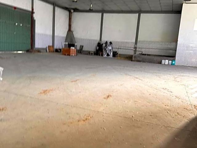 Nave Industrial en venta con 645 m2, 2 dormitorios en Entrena