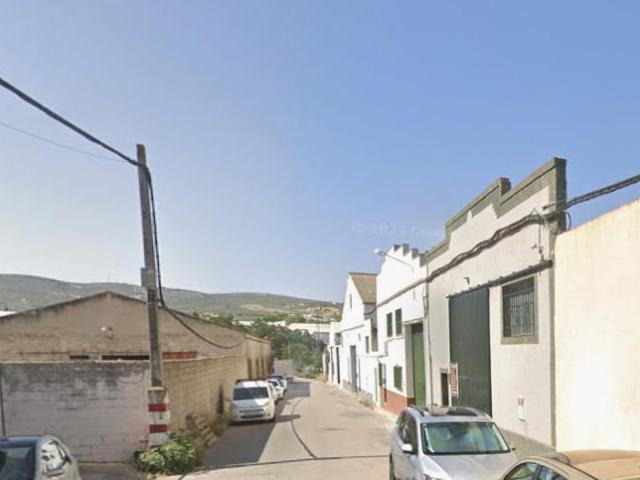 Nave Industrial en venta con 600 m2, 3 dormitorios en Lucena