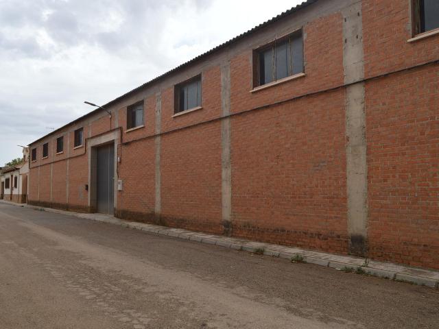 Nave Industrial en venta con 785 m2, 2 dormitorios en Horcajo de Santiago