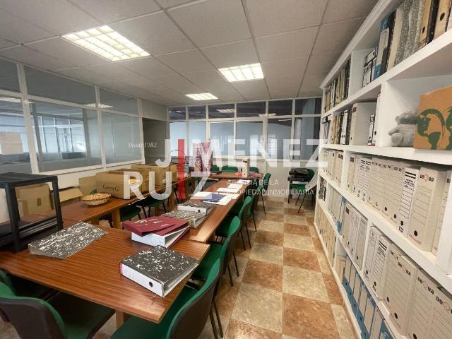 Nave Industrial en venta con 800 m2, 5 dormitorios en Victoria El Juncal Puerto Santa María, POLIGONO INDUSTRIAL