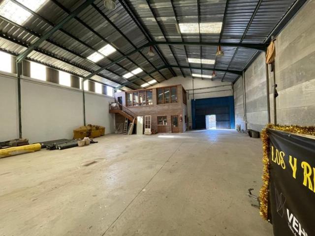 Nave industrial en venta en Cáceres, La Sierrilla