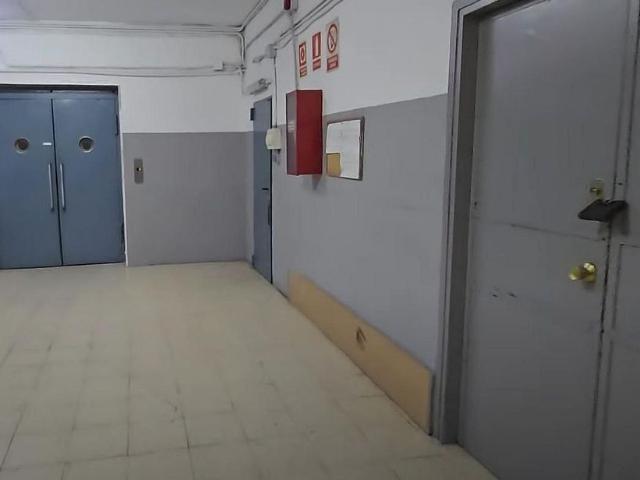 Nave industrial en venta en calle D'alfons XII, Badalona, de 370 m² por 195.000