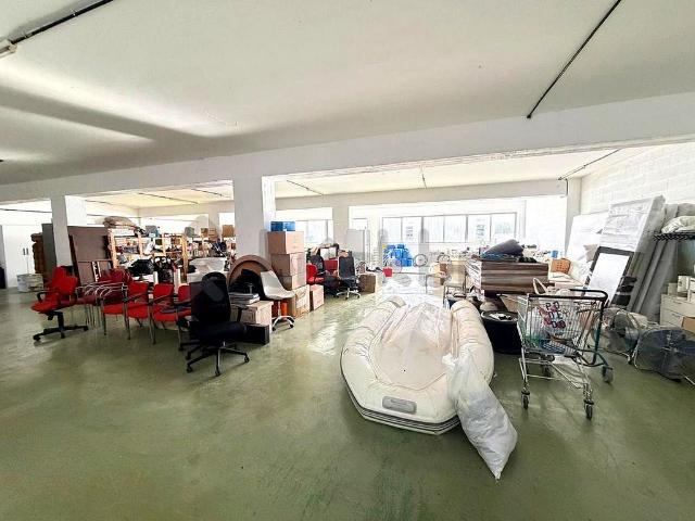 Nave industrial en venta en calle D'alfons XII, Badalona, de 402 m² 5 habitaciones por 390.000