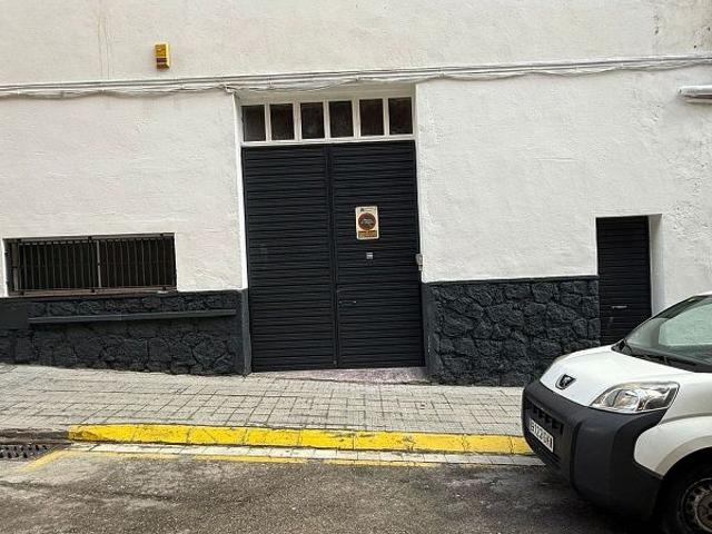 Nave industrial en venta en calle De Francesc Oller, Terrassa, de 340 m² 2 habitaciones por 99.000