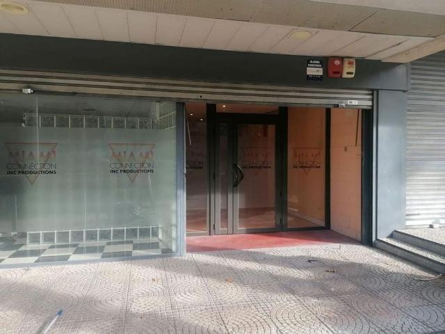 Nave industrial en venta en calle De la Gran Bretanya, Badalona, de 459 m² 4 habitaciones por 499.000