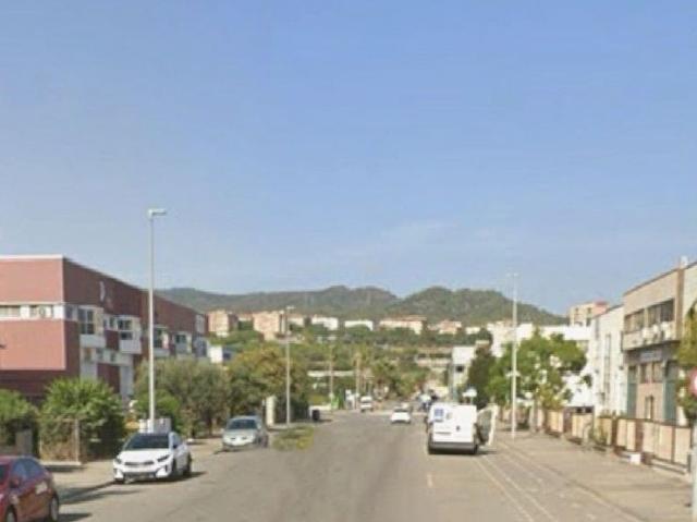 Nave industrial en venta en calle De la Indústria, Sant Feliu de Llobregat, de 1.238 m² 4 habitaciones por 649.000