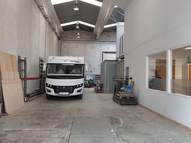 Nave industrial en venta en calle De la Informàtica, Selva del Camp, La, de 250 m² 4 habitaciones por 210.000