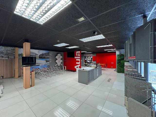 Nave industrial en venta en calle De la Repuntadora, Mataró, de 841 m² 12 habitaciones por 698.000