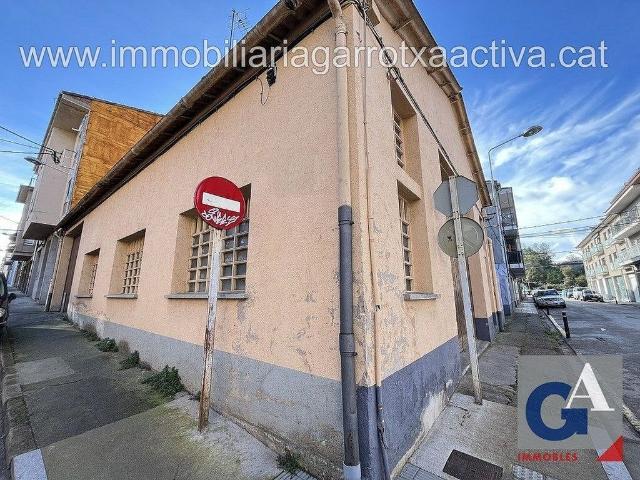 Nave industrial en venta en calle Ramon Berenguer, Olot, de 160 m² por 180.000