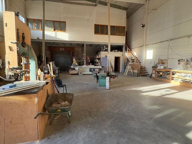 Nave industrial en venta en calle Vell de Salou, Tarragona, de 340 m² 4 habitaciones por 270.000