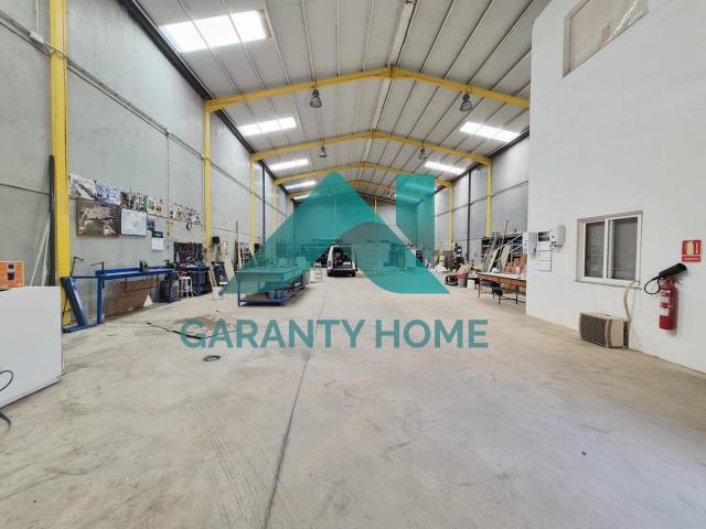 ¡NAVE INDUSTRIAL EN VENTA EN ARROYO DE LA LUZ! UBICACIÓN ESTRATÉGICA ✨