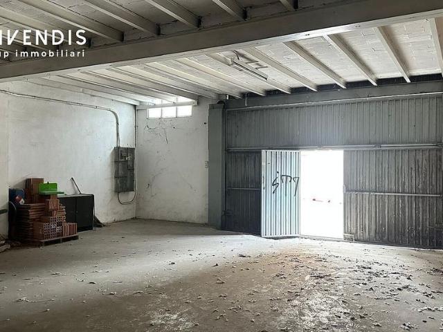 Nave industrial en venta en avenida De Les Garrigues, Lleida, de 260 m² por 106.000