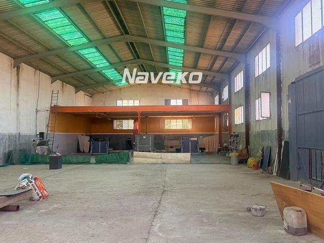Nave industrial en venta en avenida De Riudoms, Reus, de 3.300 m² por 625.000