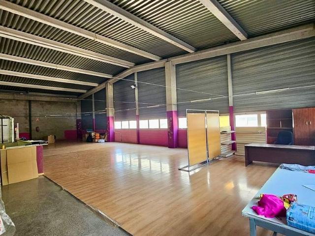 Nave industrial en venta en Badalona, de 600 m² por 435.000