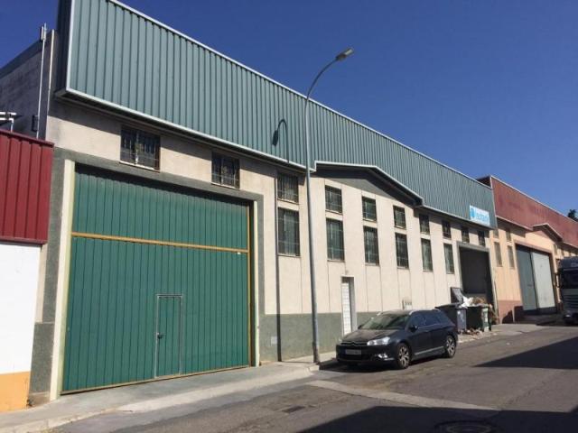 Nave industrial en venta en Lucena