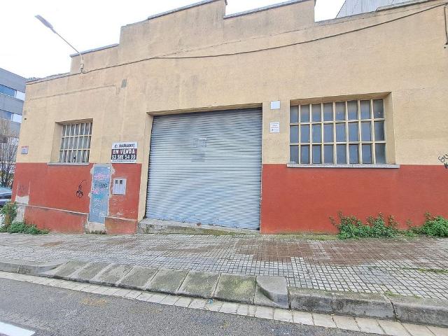 Nave industrial en venta en Montcada i Reixac, de 253 m² por 373.000