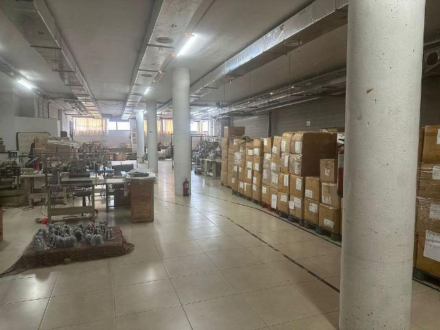 Nave industrial en venta en Mataró, de 560 m² por 299.000