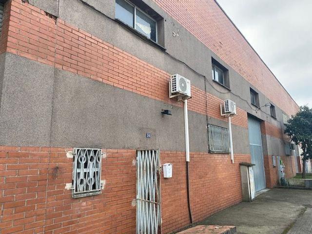 Nave industrial en venta en calle Nord, Santa Perpètua de Mogoda, de 400 m² 2 habitaciones por 335.000
