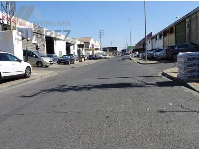 Nave industrial en venta en Sevilla, Palmete Padre Pío Hacienda San Antonio