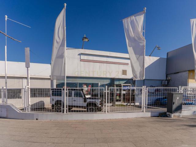 Inversores! Se vende nave industrial con actividad implantada en Polígono Juncaril
