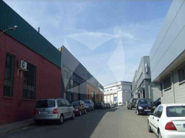 NAVE INDUSTRIAL EN VENTA Y ALQUILER EN COMPLEJO CENTROWAGEN