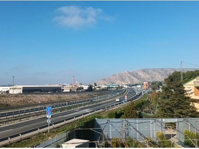 Nave Industrial en Villena primera línea de autovía